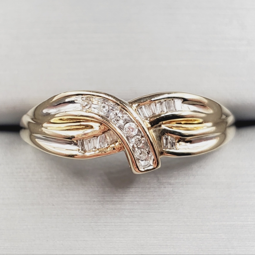 10k Solid Yellow & White Gold Genuine Diamond Ring Baguette & Round Cut Ring